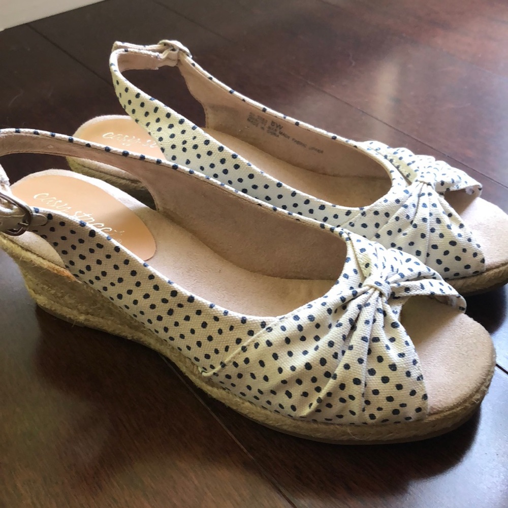 Polka Dot Linen Wedges, new, Size 8